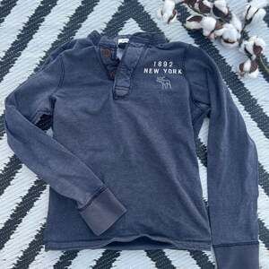 Vintage Kids Abercrombie & Fitch 1892 Muscle Henley Sweatshirt